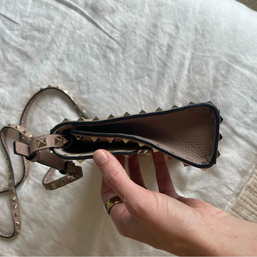 Valentino Garavani Rockstud Medium Shoulder Bag - Picture 6 of 11